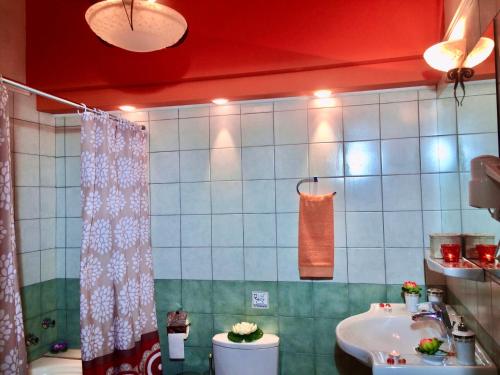 Koupelna v ubytování Ermones Amber Villa