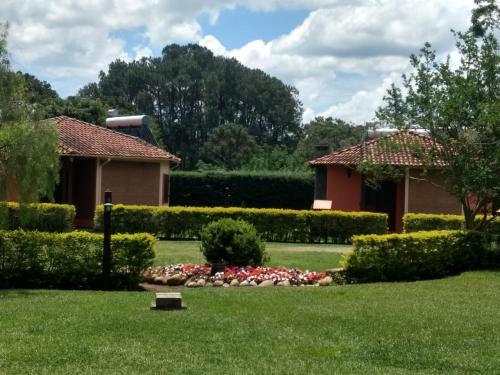Taman di luar Pousada Vila Minas