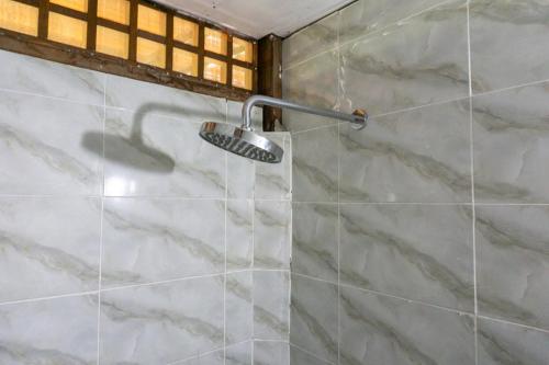 Ванная комната в HOTEL BESAR BULAN BARU - Senggigi