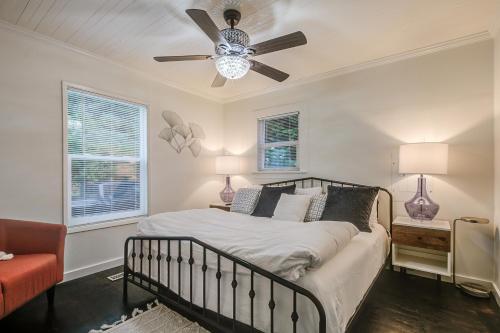 A bed or beds in a room at North Bend Downtown Cottage