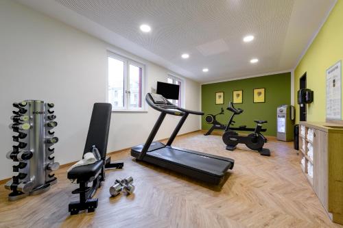 Fitness centrum a/nebo fitness zařízení v ubytování Ibis Styles Aschaffenburg
