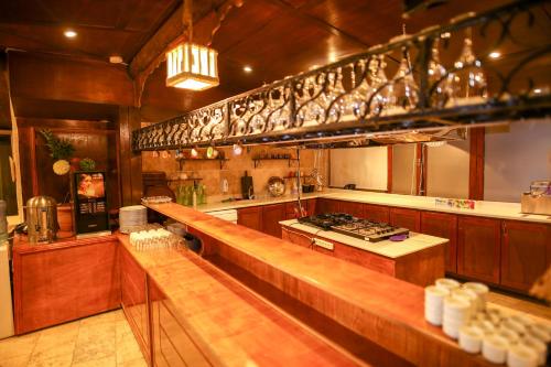 A kitchen or kitchenette at Bedrock Cave Hotel