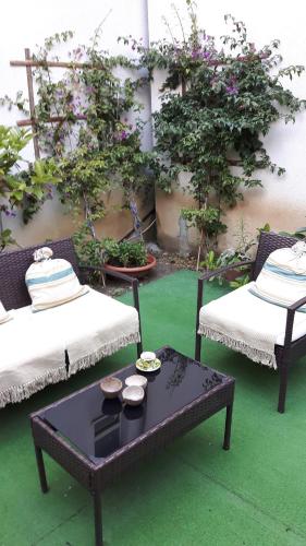 a room with two beds and a coffee table at Retrò Rooms in Cefalù