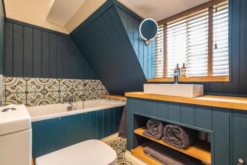 Ένα μπάνιο στο Number 6 Stamford - Boutique Grade II Listed Townhouse