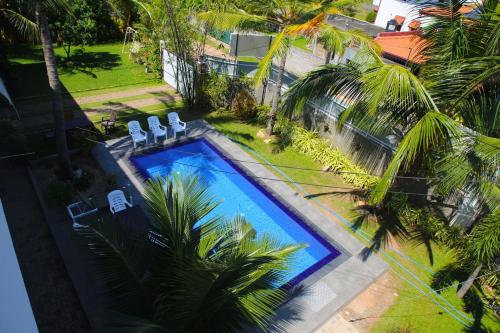 an overhead view of a swimming pool with palm trees at Optimum Residencies in Negombo
