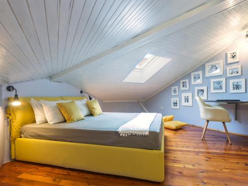 Ένα ή περισσότερα κρεβάτια σε δωμάτιο στο Relaxed Attic in the Old Town