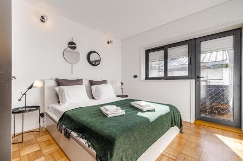 a white bedroom with a bed with a green blanket at Nomad's Family - 2BED Spacious Apartment Gaia in Vila Nova de Gaia