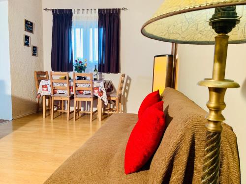 Гостиная зона в Ermones Odyssesas Bungalow