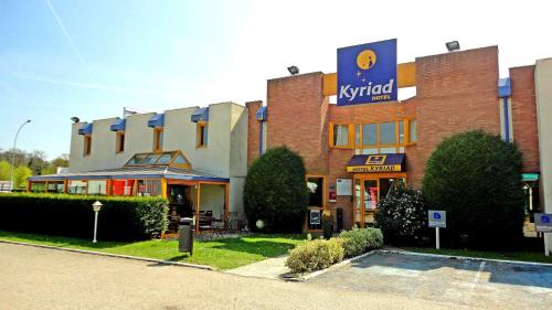 a building with a sign on the front of it at Kyriad Chantilly in Chantilly