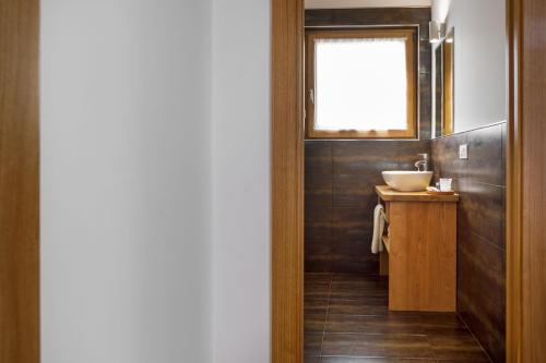a bathroom with a sink and a window at Posada rural Fuente Juliana in Barrio de Arriba