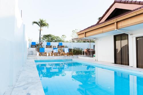 Bazén v ubytovaní Seaview Hills Luxury Apartments & Rooms alebo v jeho blízkosti
