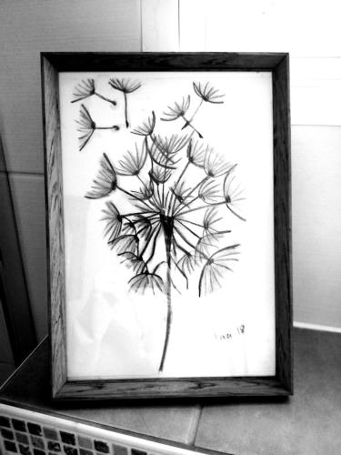 a picture of a dandelion in a picture frame at Ferienwohnung Hornig Zwei Terrassen, Parkplatz, separater Eingang in Sulzfeld am Main