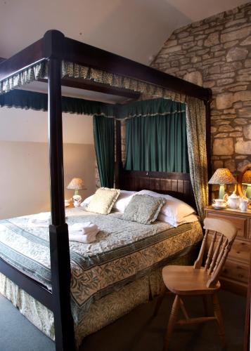 a bedroom with a bunk bed and a chair at Toghill House Farm in Wick