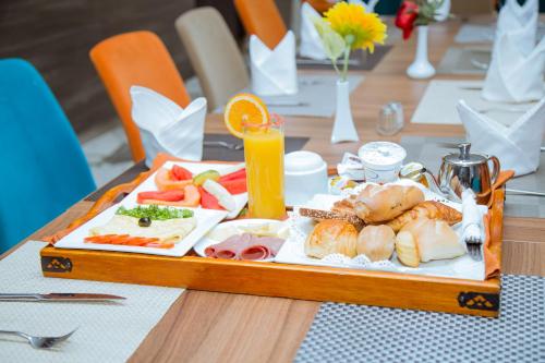 a tray of food on top of a table at Le Ndiambour Hôtel et Résidence in Dakar