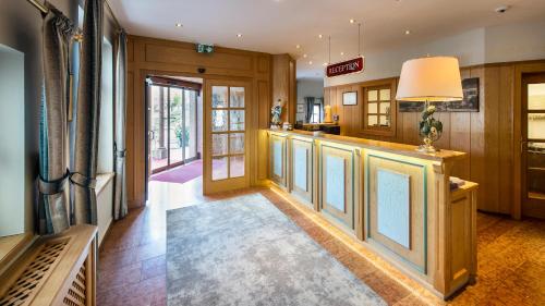 Hotel Landgasthof Altwirtにあるキッチンまたは簡易キッチン