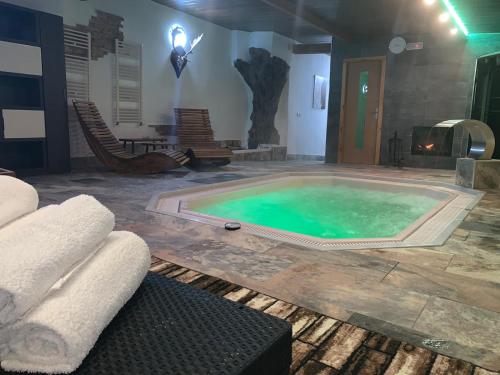 HACIENDA ROMERO I y II, Casas Rurales de calidad con Piscina ...