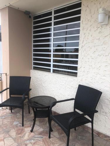Zona de estar de Oasis in the South of the Island with FREE parking and laundry