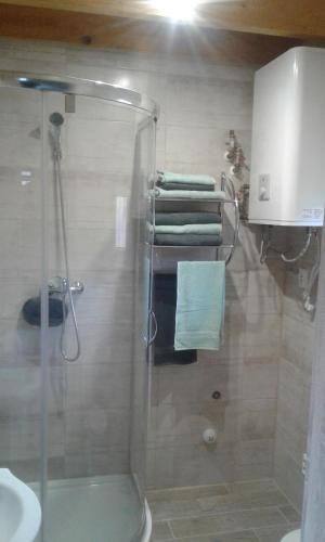 Phòng tắm tại Domek Bobrowe Zacisze w Górach Sokolich
