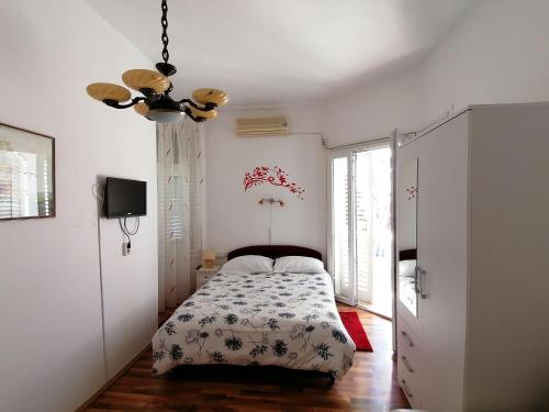 Posteľ alebo postele v izbe v ubytovaní Two-bedrooms apartment with balcony and sea view,near Old town