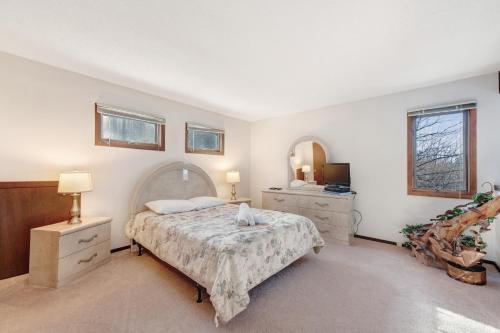 Un pat sau paturi într-o cameră la Camelback 302