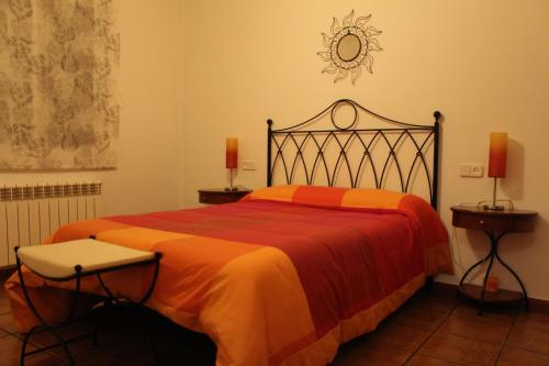 A bed or beds in a room at CASA RURAL BUENA VENTURA