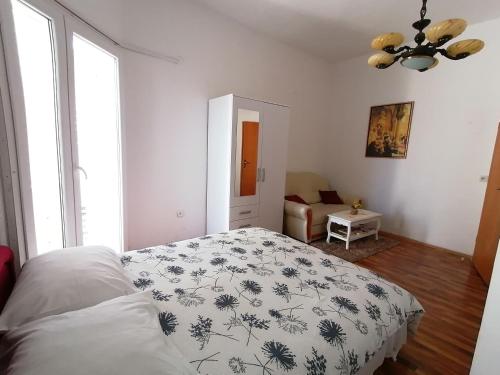 Two-bedrooms apartment with balcony and sea view,near Old town
