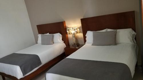 Giường trong phòng chung tại Hotel Parga