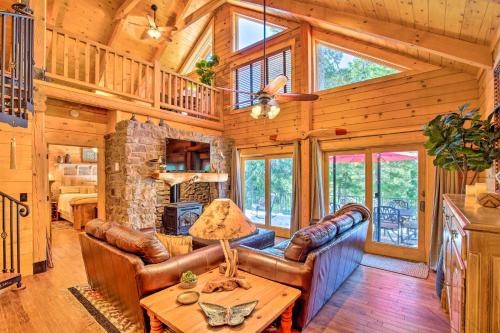 Luxury Mountain Cabin with Furnished Deck and Views!
