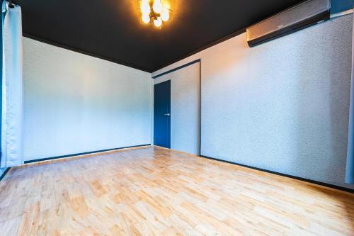 an empty room with a door and a wooden floor at Hooni Guest House & Motel in Gurye
