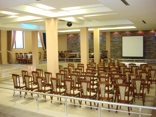 Οι επιχειρηματικές εγκαταστάσεις ή/και οι αίθουσες συνεδριάσεων στο National Palace Wine & Spa Hotel