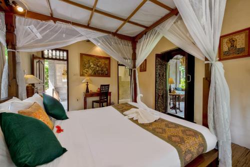 Postel nebo postele na pokoji v ubytování Kebun Indah Ubud