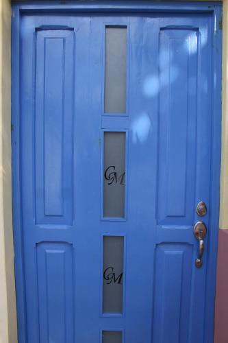 a blue door with the letter s on it at Hotel Casona Margot in Valladolid