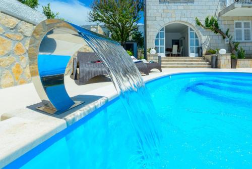 a pool upgrade with a water fountain in a swimming pool at Villa Ida in Dubrovnik
