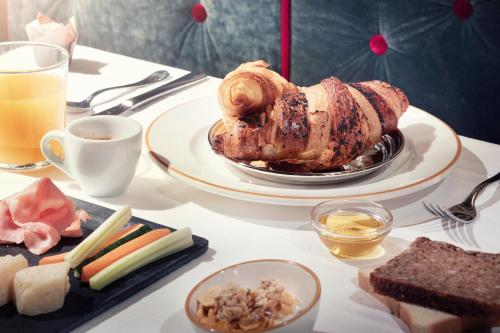 a table with a turkey on a plate on a table at Speronari Suites in Milan