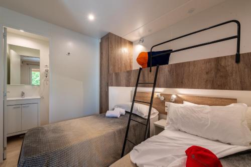 Postel nebo postele na pokoji v ubytování Camping Village Il Poggetto
