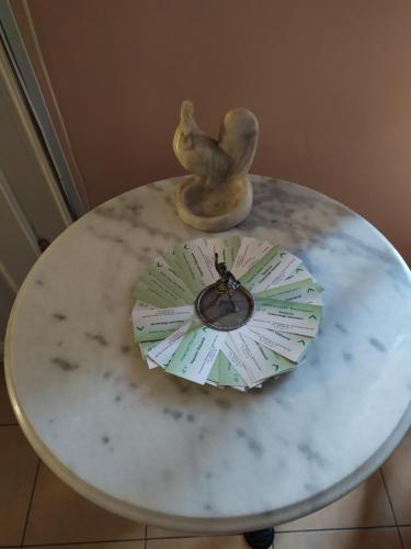 a clock on a table with a bird on it at Vilni Kimnaty in Mukacheve