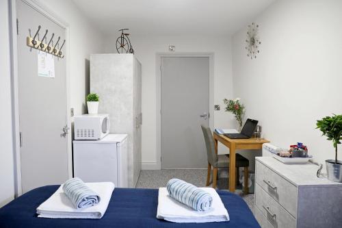 a room with a bed and a desk and a table at Contractor friendly from 'TOBS Norwich' in Norwich