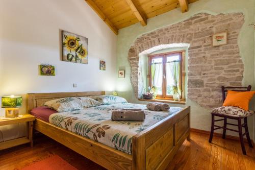 Postel nebo postele na pokoji v ubytování Beautiful villa Loreta with private pool near Pula and Rovinj