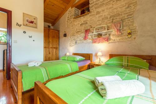 Posteľ alebo postele v izbe v ubytovaní Beautiful villa Loreta with private pool near Pula and Rovinj