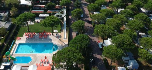 
Vista sulla piscina di Italy Camping Village o su una piscina nei dintorni
