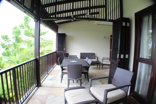 A balcony or terrace at Eden Island Apartment 70A14
