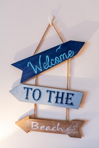 a couple of signs that say welcome to the beach at Seawinds Bed and Breakfast in Killybegs
