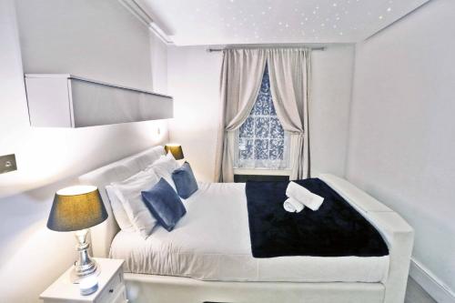 Gallery image of Sophia's Love 11rooms Piccadilly Circus St James TownHouse in London