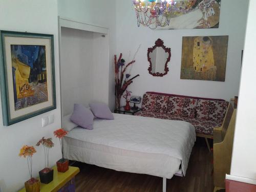 a bedroom with a bed and a bench in it at La Terraza in Vinaròs