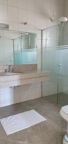 Bilik mandi di Cananeia Residencial