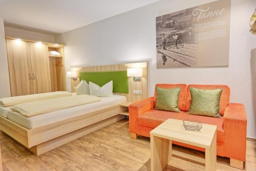 Llit o llits en una habitació de Hotel Garni Bergblick