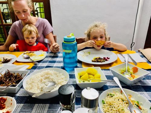 Makanan di atau berdekatan homestay