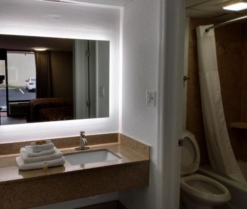 Koupelna v ubytování Gateway Inn Savannah