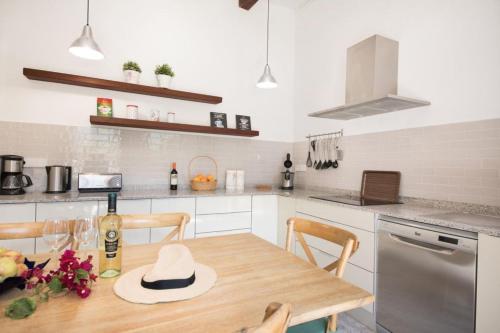 Dapur atau dapur kecil di Villa Rae