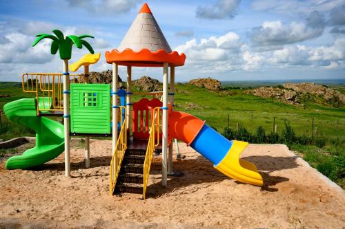Sân chơi trẻ em tại Saab Royale Resort
